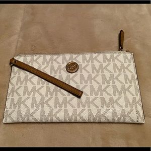 Michael Kors wristlet